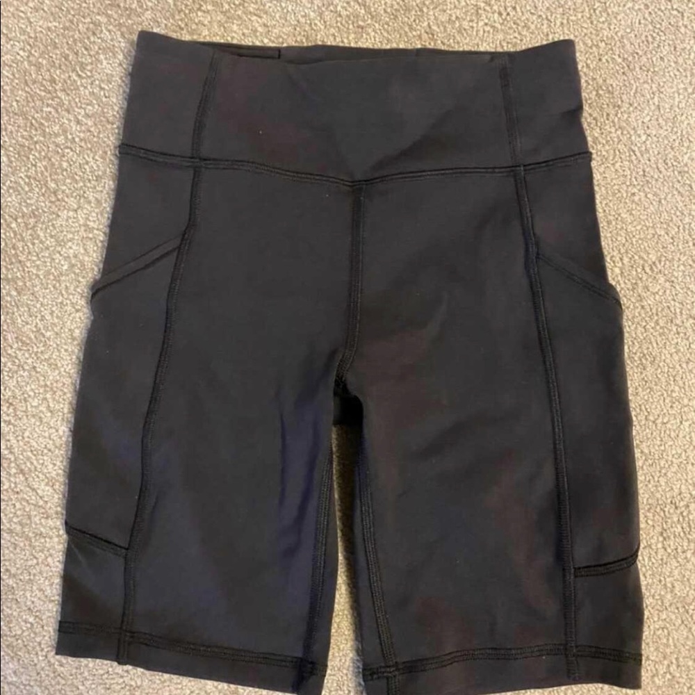 Size 4 black lululemon biker shorts